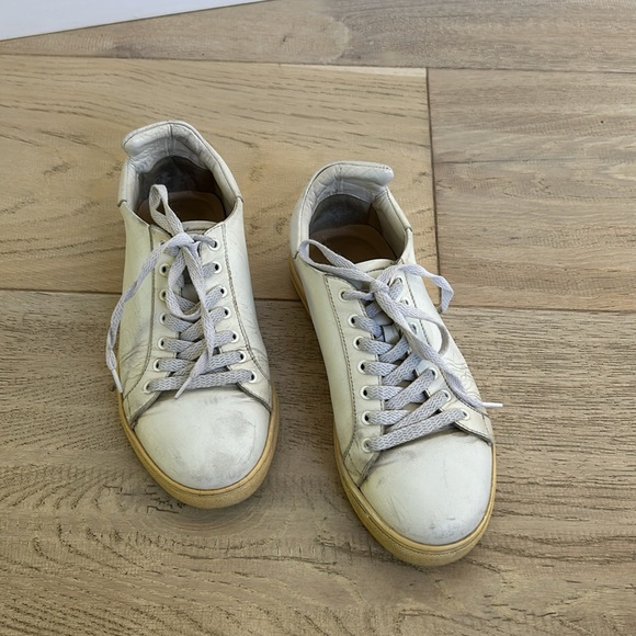 Sneaker - Picture 2 of 6